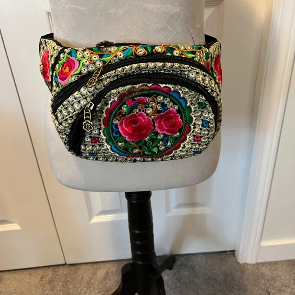 Cross Body / Belt bag - Picture 3 of 11